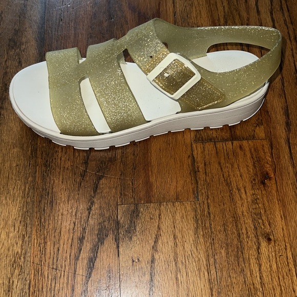 Sandles - Picture 4 of 5